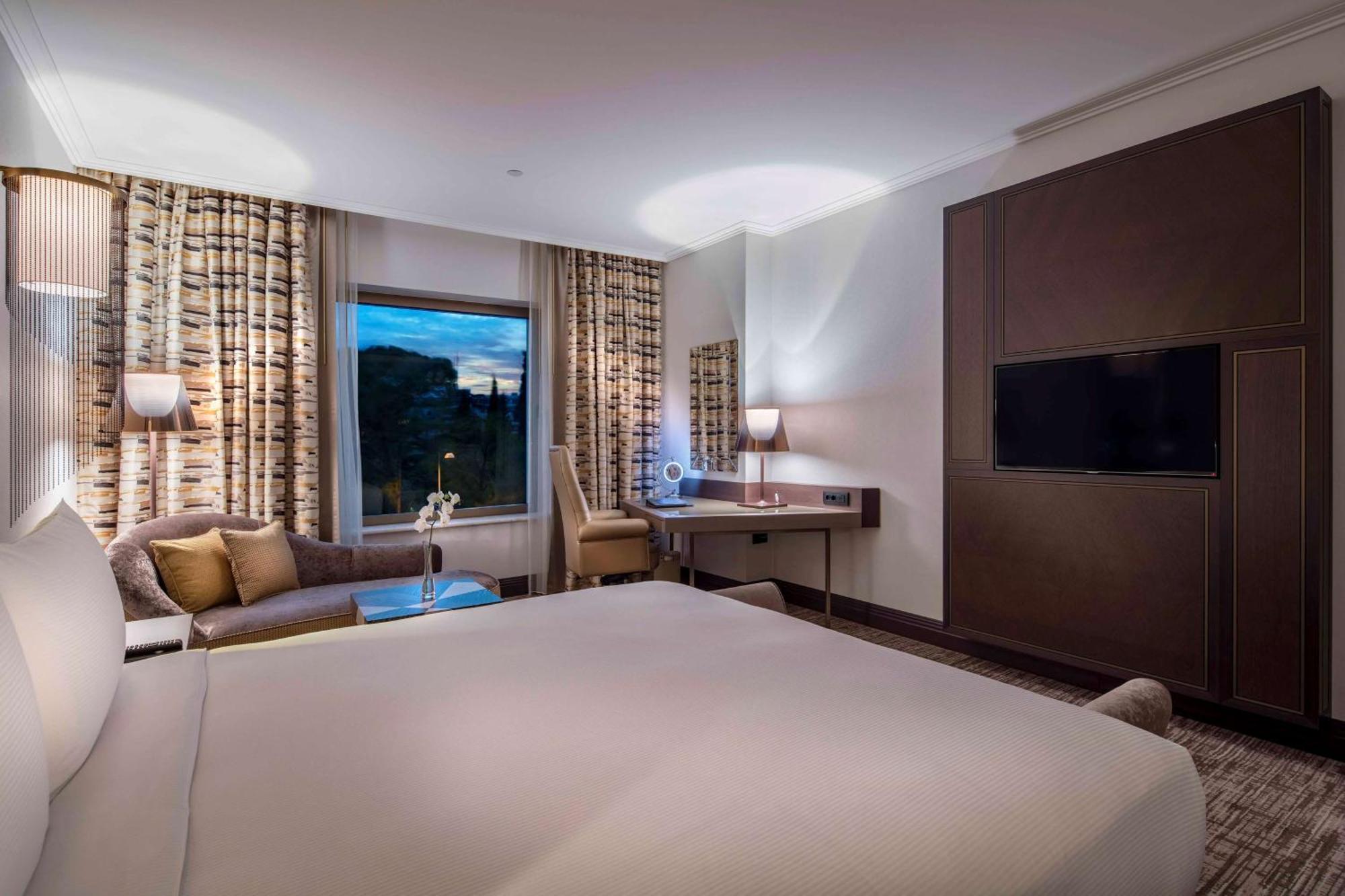 Hilton Crna Gora Отель